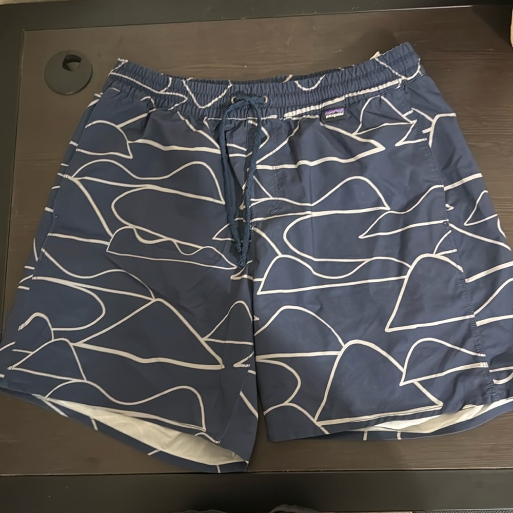 Maybe worn twice super comfortable board/hybrid shorts.